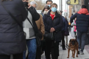 ஓமிக்ரோன் அச்சுறுத்தல்: அதிரடி நடவடிக்கை அமல்படுத்திய நாடு!