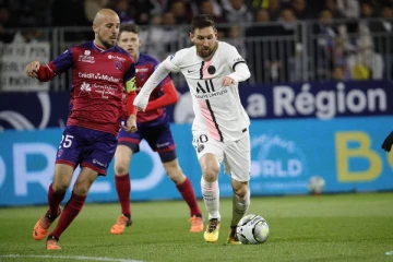 டபுள் ஹாட்ரிக் கோல்கள்.. மெஸ்ஸியின் தாறுமாறு ஆட்டம்! கதறும் ரொனால்டோ ரசிகர்கள்