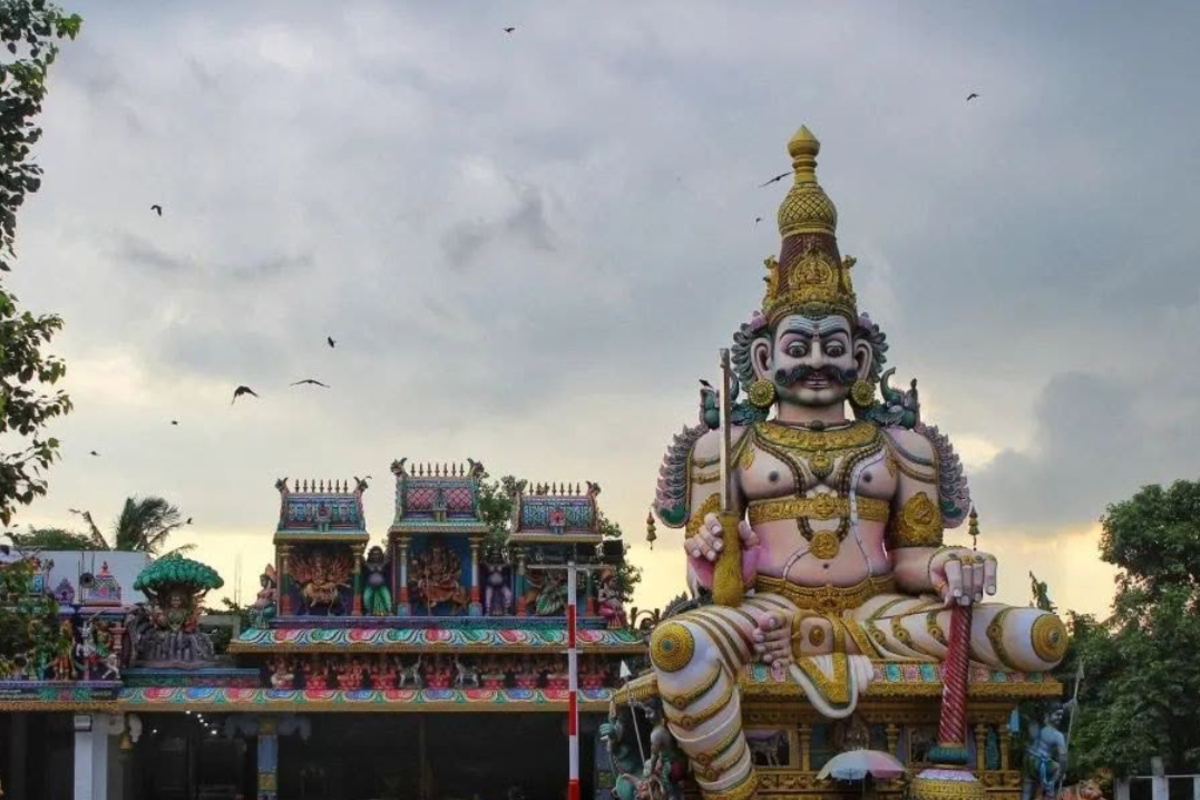 வீடுகளை தீய சக்திகள் நெருங்காமல் இருக்க சொல்ல வேண்டிய முனீஸ்வரர் மந்திரம் | Muneeswaran Mantra To Remove Negative Energy