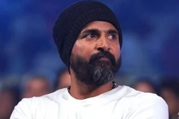 புதிய லுக்கில் நடிகர் சிவகார்த்திகேயன்!! வைரலாகும் புகைப்படம்