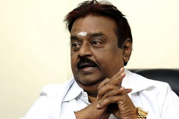 குடும்பத்துடன் தீபாவளி கொண்டாடிய கேப்டன் விஜயகாந்த்.. வெளிவந்த அழகிய புகைப்படம்..