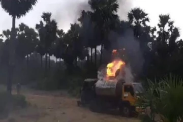 யாழில் வாகனம் திடீரென தீப்பிடித்து எரிந்ததால் பரபரப்பு