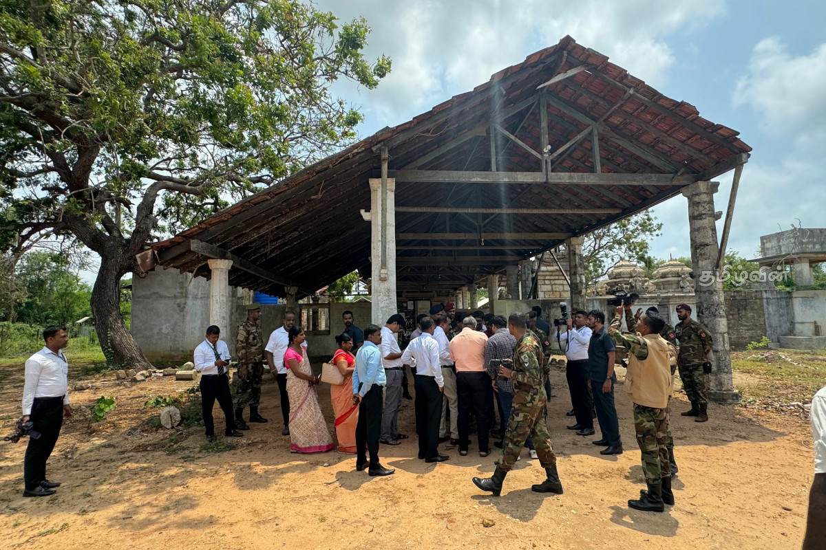 யாழ்.பலாலி உயர் பாதுகாப்பு வலயத்திற்கு பாதுகாப்பு பிரதி அமைச்சர் விஜயம்! | Deputy Minister Of Defense Visits Palaly யாழ்.பலாலி உயர் பாதுகாப்பு வலயத்திற்கு பாதுகாப்பு பிரதி அமைச்சர் விஜயம்! | Deputy Minister Of Defense Visits Palaly
