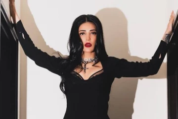 காதலருடன் பிரேக்கப்!! கிளாமர் லுக்கிற்கு மாறிய கமல் மகள் ஸ்ருதி ஹாசன்...