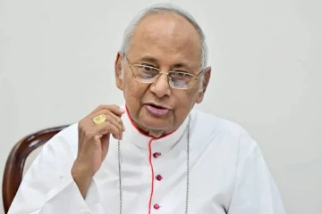 ''පව්කාර මිනිසුන් යුද්ධවලට පැටලිලා බොහෝ පිරිසකගේ කුසගිනි නිවිය හැකි මහා ධනස් කන්දයක් විනාශකාරී යුද්ධවලට වැය කරනවා '' කාදිනල් හිමි කියයි