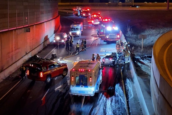 கனடாவில் பல வாகனங்கள் மோதி கோர விபத்து - மூவர் உயிரிழப்பு | Canada Accident News கனடாவில் பல வாகனங்கள் மோதி கோர விபத்து - மூவர் உயிரிழப்பு | Canada Accident News