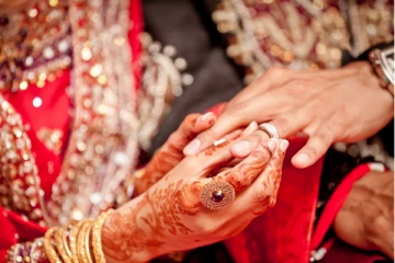 நீதிமன்றத்திலே புதுமணப் பெண்ணான மகளை சுட்டுக்கொன்ற தந்தை - பகீர்