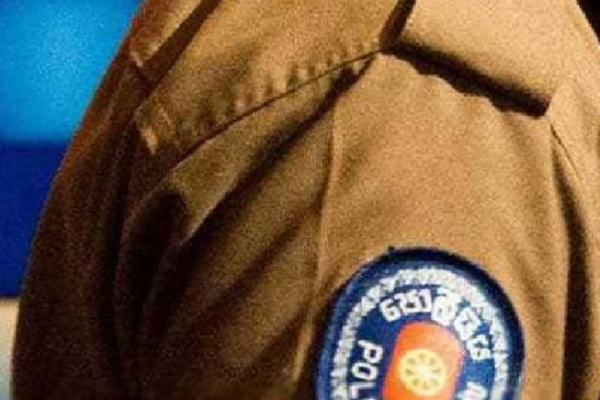 துப்பாக்கியால் தன்னைத்தானே சுட்டு உயிரை மாய்த்த பொலிஸ் அதிகாரி | Police Officer Ends Life By Shooting Himself