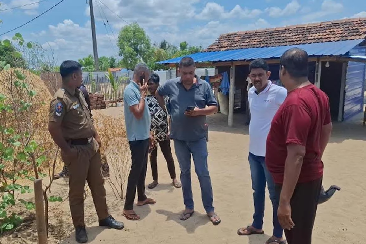 நிலத்தை தோண்டியபோது சக்தி வாய்ந்த மோட்டார் குண்டு ; மட்டக்களப்பில் ஷாக்! | Powerful Mortar Shell In Kattankudy Home