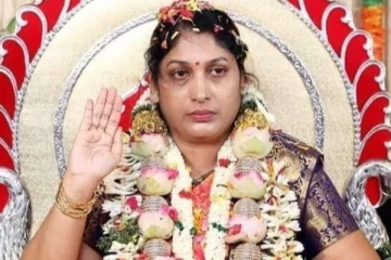 2014ல் கள்ளக்காதலி..2021ல் ஆதிபராசக்தி அம்மா அவதாரம்..இணையத்தில் வைரலாகும் அன்னபூரணி சாமியார்