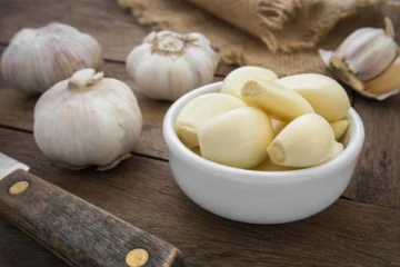 பூண்டுடன் இதை மட்டும் சேர்த்து சாப்பிட்டால் என்ன நடக்கும்? கண்டிப்பாக தெரிஞ்சிக்கோங்க