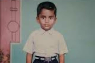 இந்த புகைப்படத்தில் இருக்கும் சென்சேஷன் நடிகர் யார் தெரியுமா.. இதோ பாருங்க