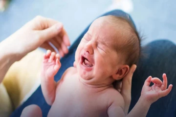 முச்சக்கர வண்டியில் கைவிடப்பட்ட பச்சிளம் குழந்தை