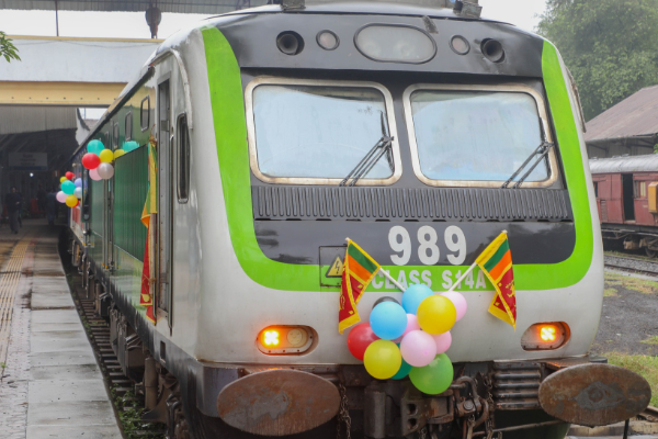 22 நாட்களுக்கு பிறகு மலையக தொடருந்து சேவை ஆரம்பம்! | Upcountry Train Start After Disaster