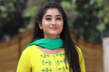 காற்றுக்கென்ன வேலி சீரியல் நடிகையா இது?- பிரபல நடிகருடன் நெருக்கமாக அவர் கொடுத்த போஸ், எதற்கு தெரியுமா?