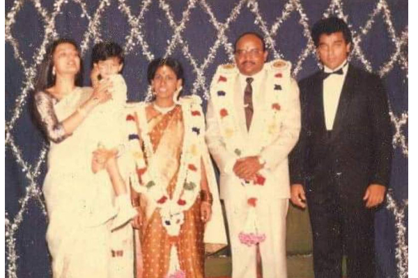 ஏஜென்ட் உப்பிலியப்பன் திருமணத்தில், குடும்பத்துடன் கலந்து கொண்ட ஏஜென்ட் விக்ரம் ! அரிதான புகைப்படம்.. | Vikram On Agent Upiliyappan Marriage