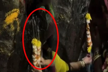 மரத்தில் இருந்து திடீரென வடிந்த நீர்; அதிசயம் என குவிந்த மக்கள்!