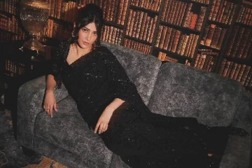 கருப்பு நிற சேலையில் ஸ்ருதிஹாசன் எப்படி உள்ளார் பாருங்க..லேட்டஸ்ட் ஸ்டில்கள்