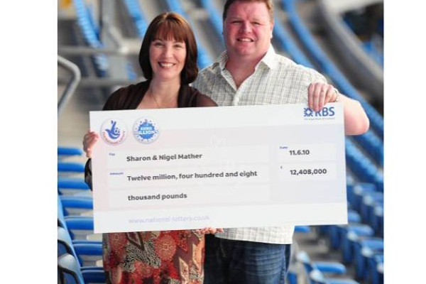 பிரித்தானியாவில் லொட்டரியில் விழுந்த 300 கோடி: கணவன் - மனைவி செய்த நெகிழ்ச்சி செயல் | United Kingdom Lottery Won Wife Husband