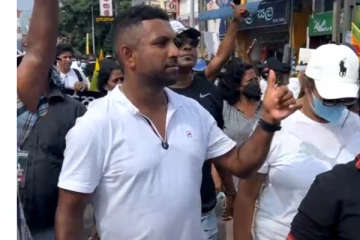 හිටපු ක්‍රිකට් ක්‍රීඩකයකු ගාලුමුව දොර හෙට පැය 24 ක උපවාසයක් කිරීමට සැරසෙයි...