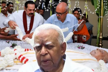 இரா.சம்பந்தனின் பூதவுடலுக்கு மகிந்த அஞ்சலி