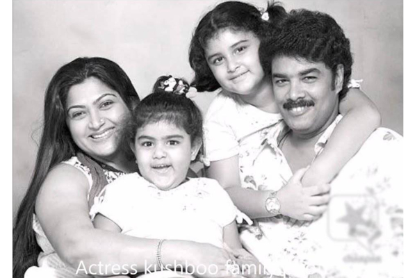 நடிகை குஷ்பூவின் அன்ஸீன் குடும்ப புகைப்படம், எப்படி உள்ளார் பாருங்க ! | Kush Poo La Pic Silm