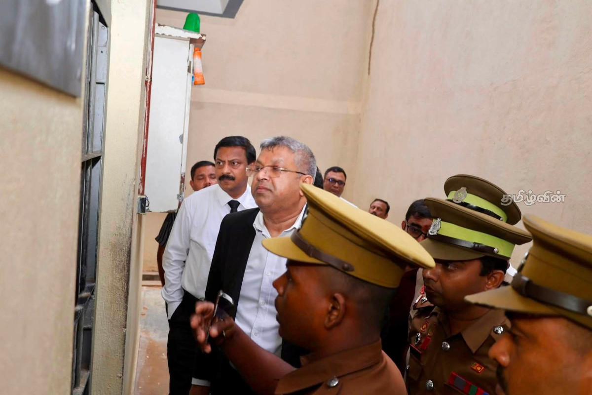 நாட்டில் வெடித்த சிறைச்சாலை மோதல் - யாழில் கள ஆய்வு செய்த நீதியமைச்சரின் முக்கிய கோரிக்கை | Justice Minister Conducts Inspection In Jaffna நாட்டில் வெடித்த சிறைச்சாலை மோதல் - யாழில் கள ஆய்வு செய்த நீதியமைச்சரின் முக்கிய கோரிக்கை | Justice Minister Conducts Inspection In Jaffna