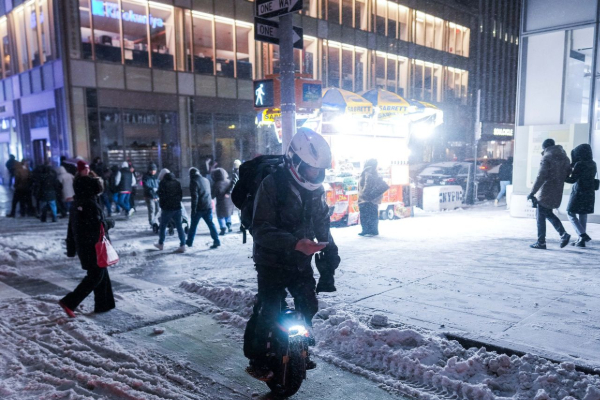 2022க்குப் பிறகு அமெரிக்காவில் பதிவான மிக மோசமான வானிலை | New York Blanketed In Snow United States