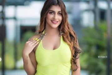 எல்லைமீறி வெறும் துண்டுடன் போஸ்! முகம் சுளிக்க வைக்கும் யாஷிகா ஆனந்த்..