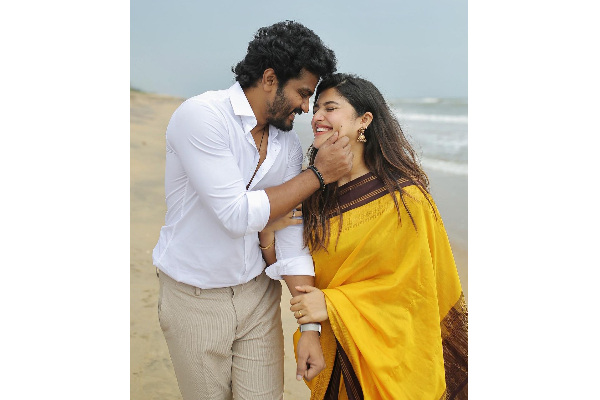 முட்டை கண்ணுடன் சிறுவயதில் கியூட்டாக இருக்கும் விஜய் டிவி சீரியல் பிரபலம்- யார் என்று தெரிகிறதா? | Vijay Tv Serial Actor Cute Childhood Photo முட்டை கண்ணுடன் சிறுவயதில் கியூட்டாக இருக்கும் விஜய் டிவி சீரியல் பிரபலம்- யார் என்று தெரிகிறதா? | Vijay Tv Serial Actor Cute Childhood Photo