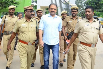 30 ஆண்டுகளாக சிறையில் இருந்த பேரறிவாளனுக்கு ஜாமீன் - உச்சநீதிமன்றம் அதிரடி தீர்ப்பு