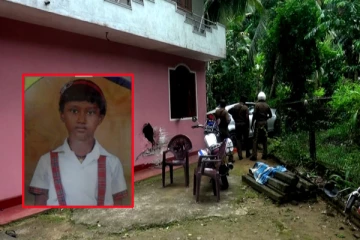 விளையாடிக் கொண்டிருந்த சிறுமிக்கு எமனாக வந்த கார்