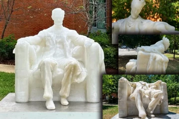 உருகிய ஆபிரகாம் லிங்கனின் நினைவு சிலை