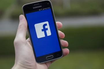 உலகளவில் பிரபலமாக உள்ள பேஸ்புக் சந்தித்த சோகம்! இப்படியொரு பின்னடைவா?