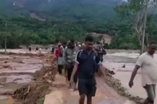 ஒரே தடவையில் மீட்கப்பட்ட 22 பேரின் சடலங்கள் ; இயற்கையின் கோர தாண்டவம் | 22 Bodies Recovered From Minippai Area ஒரே தடவையில் மீட்கப்பட்ட 22 பேரின் சடலங்கள் ; இயற்கையின் கோர தாண்டவம் | 22 Bodies Recovered From Minippai Area