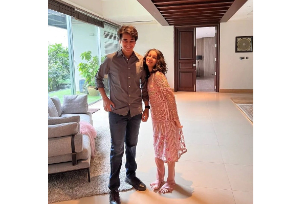 அச்சு அசல் அப்பாவை போலவே வளர்ந்து நிற்கும் நடிகர் மகேஷ் பாபுவின் மகன்! வைரலாகும் புகைப்படம் | Actor Mahesh Babu Son Latest Photo