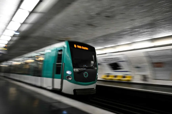 பிரான்சில் மூன்று பெண்கள் மீது கத்திக்குத்து தாக்குதல் நிகழ்த்திய புலம்பெயர்ந்தோர் | Mali Man Arrested For 3 Women Stabbed Paris Metro