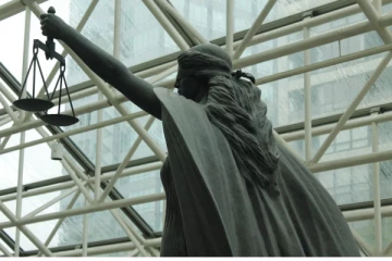 கனடாவில் துப்பாக்கி கொள்ளையில் ஈடுபட்டவருக்கு சிறை