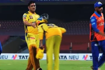 மும்பை போட்டிக்கு பிறகு தோனியிடம் தலைவணங்கிய ஜடேஜா! வைரலாகும் வீடியோ