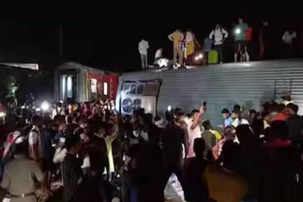 பீகார் தொடருந்து விபத்தில் நால்வர் பலி! | Bihar Train Accident