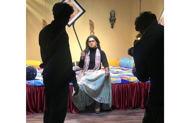 கையில் அரிவாளுடன் கோபமாக வனிதா வெளியிட்ட புகைப்படம்- இணையத்தில் வைரல்! | Vanitha Vijayakumar Latest Photos Viral