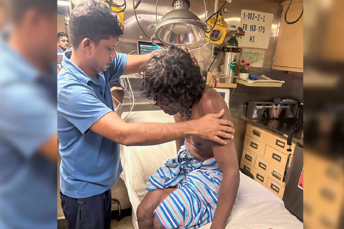 பொத்துவில் கடலில் சிக்கி தத்தளித்த கடற்றொழிலாளர் பாதுகாப்பாக மீட்பு! | Fisherman Sea Pottuvil Rescued By The Navy பொத்துவில் கடலில் சிக்கி தத்தளித்த கடற்றொழிலாளர் பாதுகாப்பாக மீட்பு! | Fisherman Sea Pottuvil Rescued By The Navy