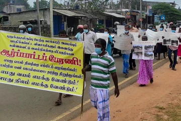 புதுக்குடியிருப்பு கள்ளவெட்டு வயல் நிலங்களை விடுவிக்கக்கோரி ஆர்ப்பாட்டம்(Photos)