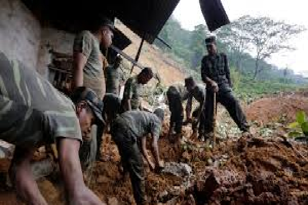 நிலச்சரிவு, உயிரிழப்பு : காவல்துறை வெளியிட்ட அறிவிப்பு | Landslides Deaths Police Official Update நிலச்சரிவு, உயிரிழப்பு : காவல்துறை வெளியிட்ட அறிவிப்பு | Landslides Deaths Police Official Update