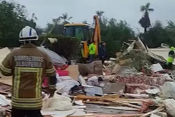 போர்ச்சுகலில் பிரிட்டிஷ் மூதாட்டி மரணம்: புரட்டிப் போட்ட கிளாடியா புயல் | British Woman Dies At Storm Claudia போர்ச்சுகலில் பிரிட்டிஷ் மூதாட்டி மரணம்: புரட்டிப் போட்ட கிளாடியா புயல் | British Woman Dies At Storm Claudia