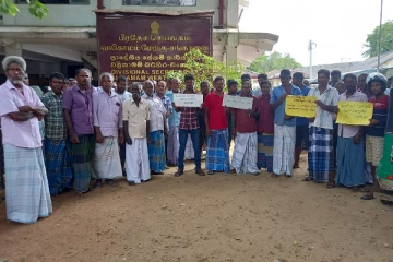 விவசாயிகளுக்கு எரிபொருள் மற்றும் உரம் வழங்குமாறு கோரி சங்கானையில் ஆர்ப்பாட்டம் (Photos)