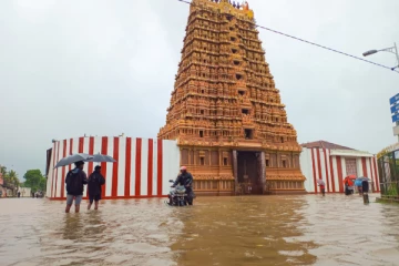 கொட்டித்தீர்த்த அடைமழையால் வெள்ளக்காடான யாழ்ப்பாணம்; தத்தளிக்கும் நல்லூர்
