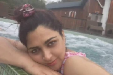 51 வயதில் நீச்சல் குளத்தில் ஹாட் பாத் வீடியோவை வெளியிட்ட நடிகை குஷ்பூ... ஷாக்கான ரசிகர்கள்..