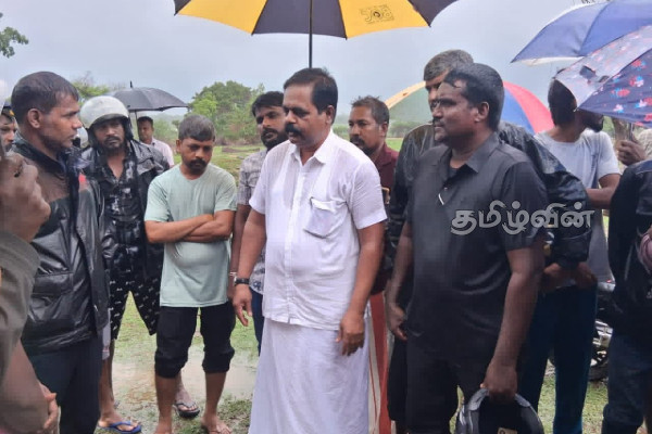 மாவீரர் துயிலுமில்லத்தில் அஞ்சலி செலுத்திய சிறிதரன் எம்.பி | Siritharan Mp Who Paid Tribute At Maweerar