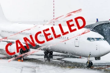 அமெரிக்காவில் கடும் பனிப்பொழிவு! 2,270 விமானங்கள் ரத்து.. வீடுகளிலே முடங்கிய மக்கள்